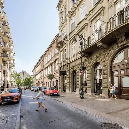 One Of A Kind, Super With Patio Apartman